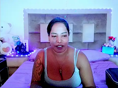 Snapshot of indiantopaz694u chatting on 04.23.26 indiantopaz694u online show from 04.23.26