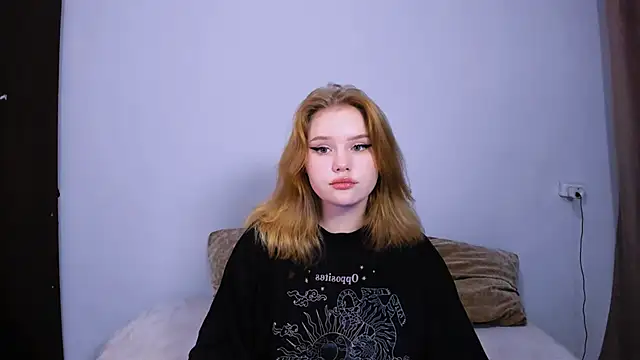 Snapshot of LaseyMoon chatting on 09.30.25 LaseyMoon online show from 09.30.25