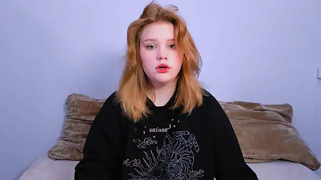 Snapshot of LaseyMoon chatting on 10.02.25 LaseyMoon online show from 10.02.25