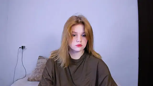 Snapshot of LaseyMoon chatting on 10.29.25 LaseyMoon online show from 10.29.25