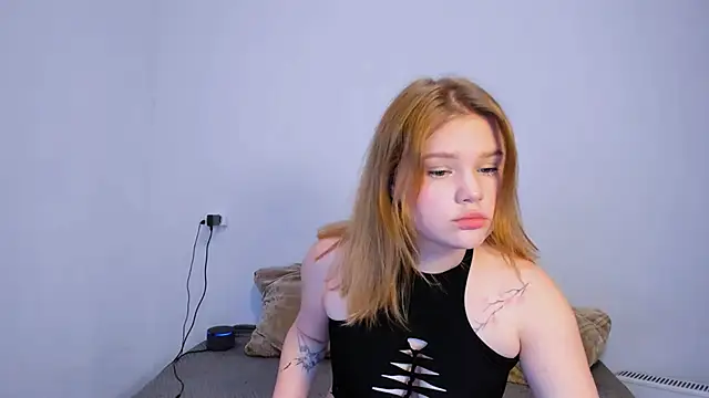 Snapshot of LaseyMoon chatting on 11.02.25 LaseyMoon online show from 11.02.25