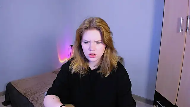 Snapshot of LaseyMoon chatting on 11.08.25 LaseyMoon online show from 11.08.25