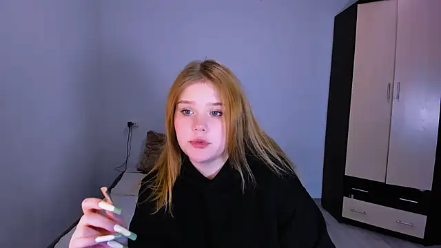 LaseyMoon online show from 12.19.25