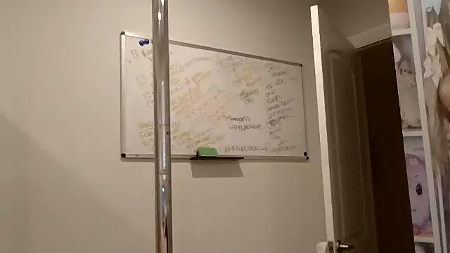 Snapshot of princesskimamii chatting on 11.09.25 princesskimamii online show from 11.09.25