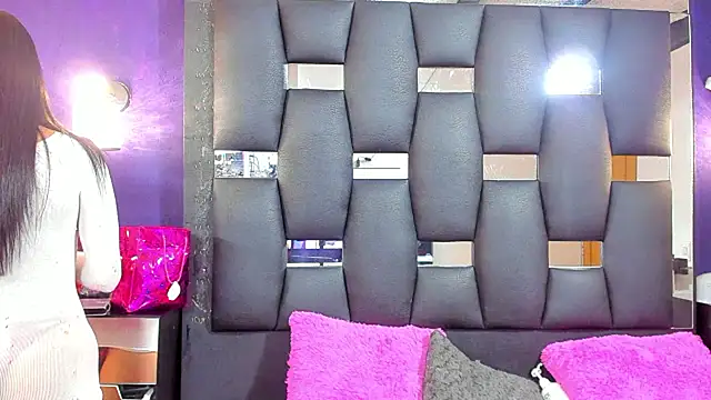 EMYCLARK01 online show from 01.10.26