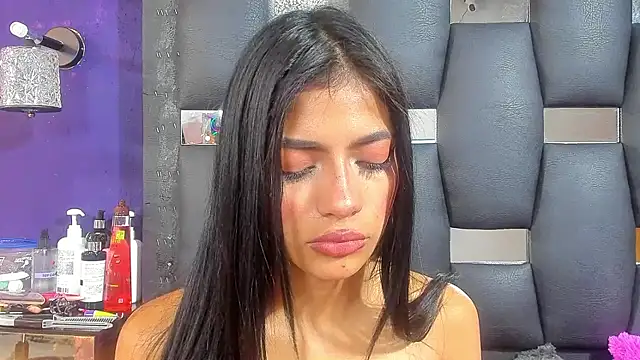 EMYCLARK01 online show from 01.17.26