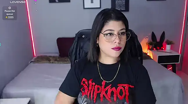 Snapshot of Veronika_metal chatting on 02.24.25 Veronika metal online show from 02.24.25