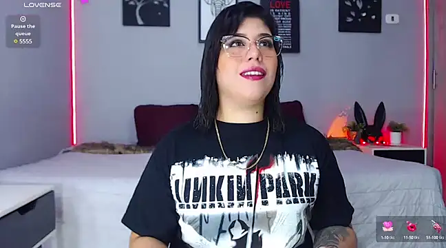 Snapshot of Veronika_metal chatting on 02.25.25 Veronika metal online show from 02.25.25