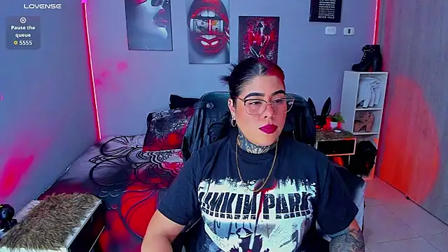 Snapshot of Veronika_metal chatting on 09.16.25 Veronika metal online show from 09.16.25