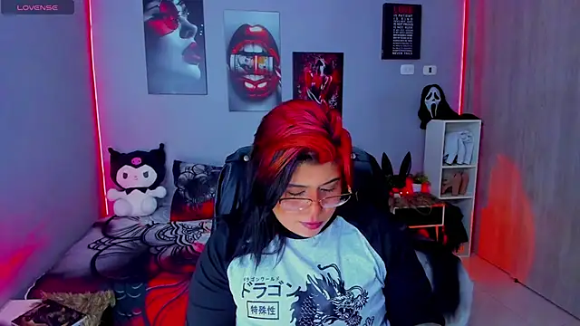 Snapshot of Veronika_metal chatting on 11.13.25 Veronika metal online show from 11.13.25