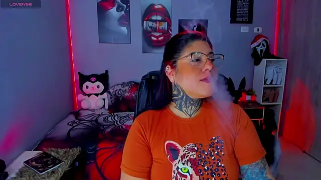 Snapshot of Veronika_metal chatting on 11.18.25 Veronika metal online show from 11.18.25