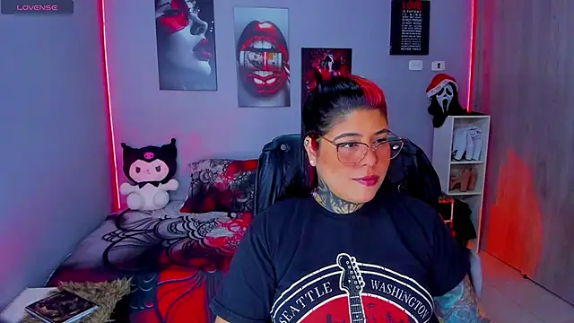 Snapshot of Veronika_metal chatting on 11.20.25 Veronika metal online show from 11.20.25