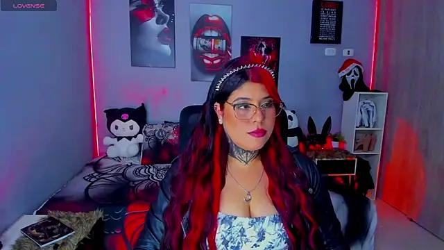 Snapshot of Veronika_metal chatting on 11.23.25 Veronika metal online show from 11.23.25