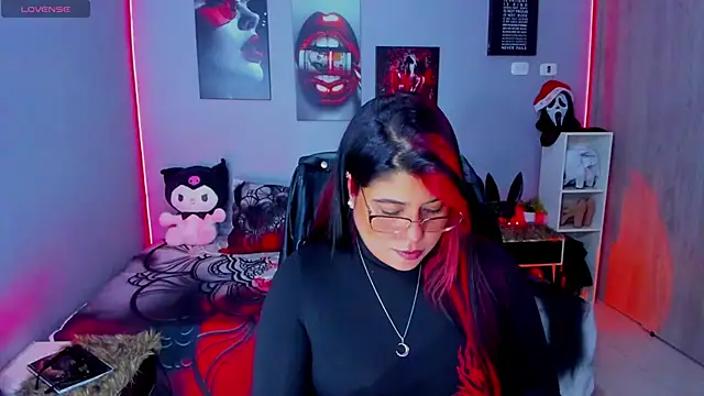 Snapshot of Veronika_metal chatting on 11.26.25 Veronika metal online show from 11.26.25