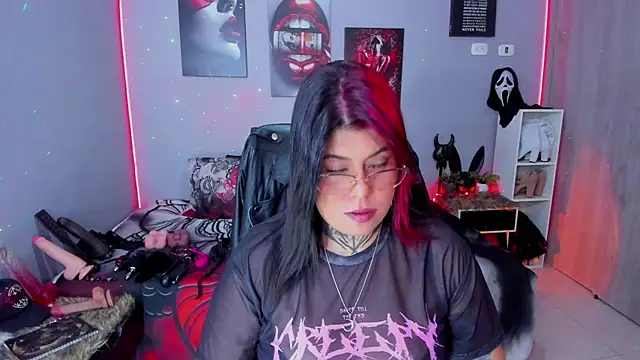 Snapshot of Veronika_metal chatting on 12.18.25 Veronika metal online show from 12.18.25
