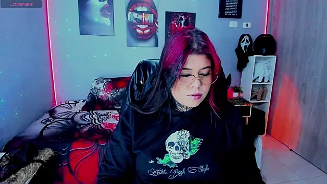 Snapshot of Veronika_metal chatting on 01.11.26 Veronika metal online show from 01.11.26