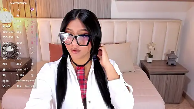 Snapshot of Nicoll_Evans_ chatting on 10.17.25 Nicoll Evans online show from 10.17.25