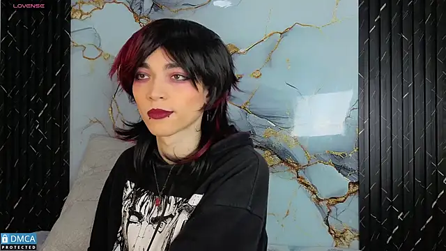 MaeveKuro online show from 10.17.25