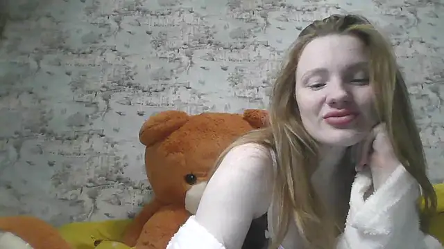 Eveline May online show from 02.28.25