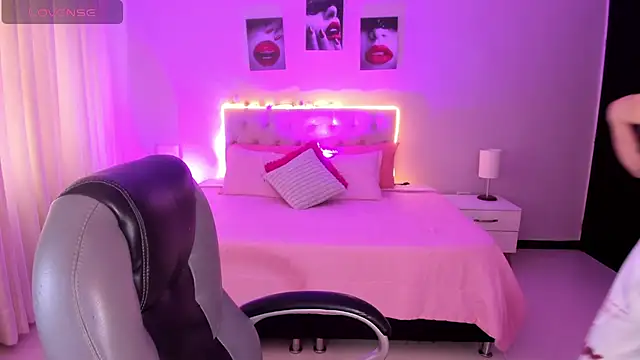 Emily Warren  online show from 01.07.26