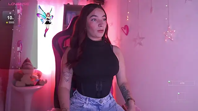 Snapshot of issa_monterrey chatting on 10.02.25 issa monterrey online show from 10.02.25