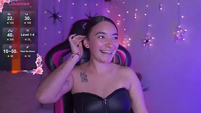 Snapshot of issa_monterrey chatting on 10.16.25 issa monterrey online show from 10.16.25