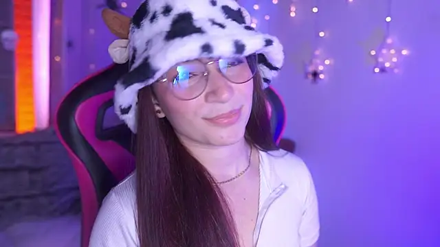 Snapshot of issa_monterrey chatting on 10.21.25 issa monterrey online show from 10.21.25