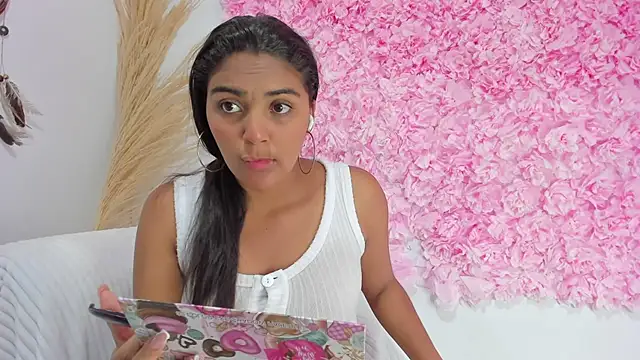 Melodymoore  online show from 02.24.26