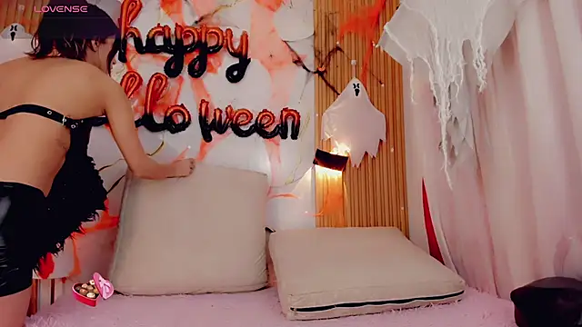 ValeriCardenas online show from 10.26.25