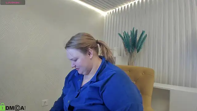 Snapshot of Amy_Hall chatting on 10.18.25 Amy Hall online show from 10.18.25