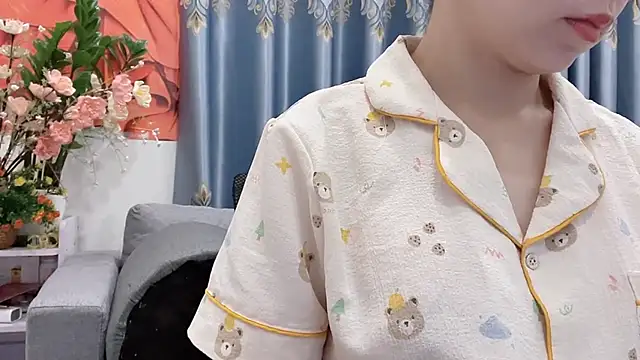 Snapshot of shishi_101 chatting on 09.29.25 shishi 101 online show from 09.29.25