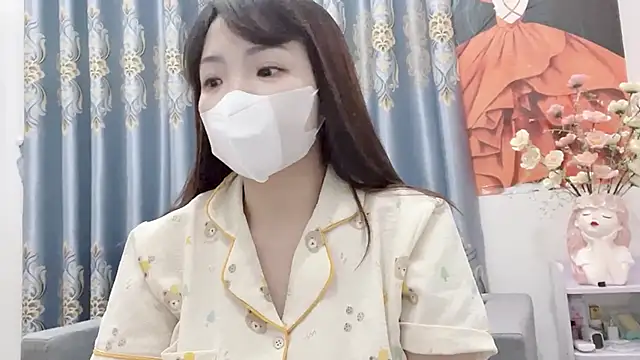 Snapshot of shishi_101 chatting on 10.05.25 shishi 101 online show from 10.05.25