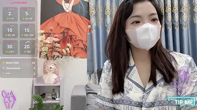 Snapshot of shishi_101 chatting on 10.23.25 shishi 101 online show from 10.23.25