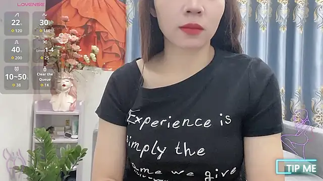 Snapshot of shishi_101 chatting on 10.24.25 shishi 101 online show from 10.24.25