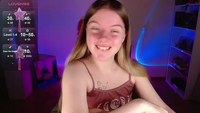 Strawberry juli online show from 10.03.25