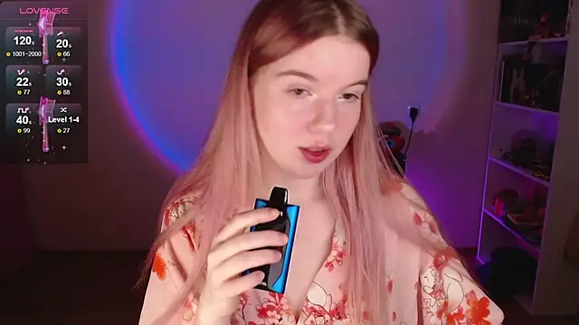 Strawberry juli online show from 12.22.25