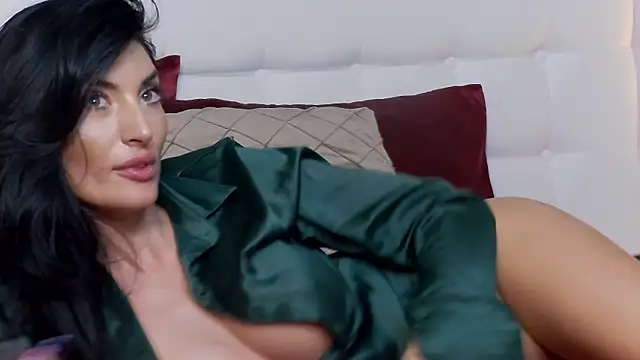 Snapshot of zoeylarkens chatting on 03.12.25 zoeylarkens online show from 03.12.25