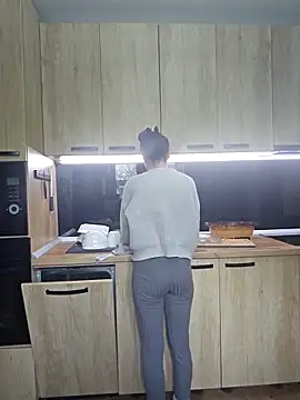 Snapshot of zoeylarkens chatting on 03.13.25 zoeylarkens online show from 03.13.25