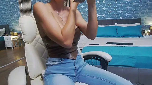 Snapshot of zoeylarkens chatting on 09.29.25 zoeylarkens online show from 09.29.25