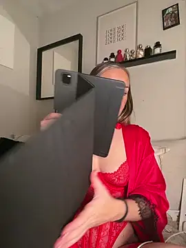 Snapshot of MissMaisiex chatting on 02.12.26 MissMaisiex online show from 02.12.26