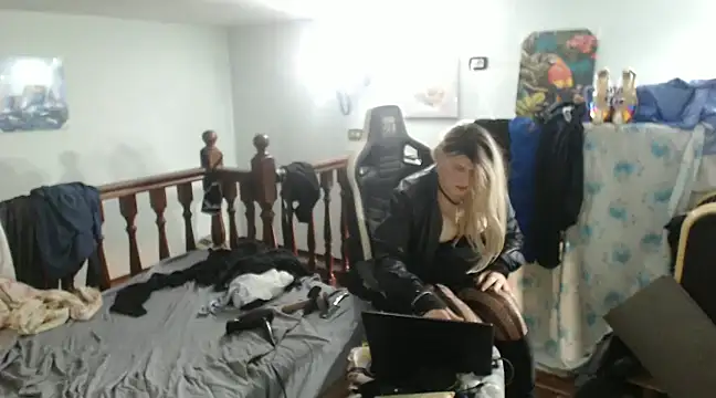 Snapshot of emmex671 chatting on 01.25.25 emmex671 online show from 01.25.25