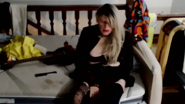 Snapshot of emmex671 chatting on 09.23.25 emmex671 online show from 09.23.25