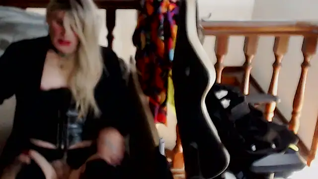 Snapshot of emmex671 chatting on 09.30.25 emmex671 online show from 09.30.25