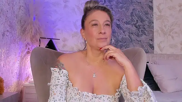 Liannaa  online show from 11.03.25