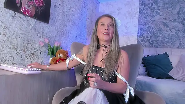 Liannaa  online show from 11.11.25