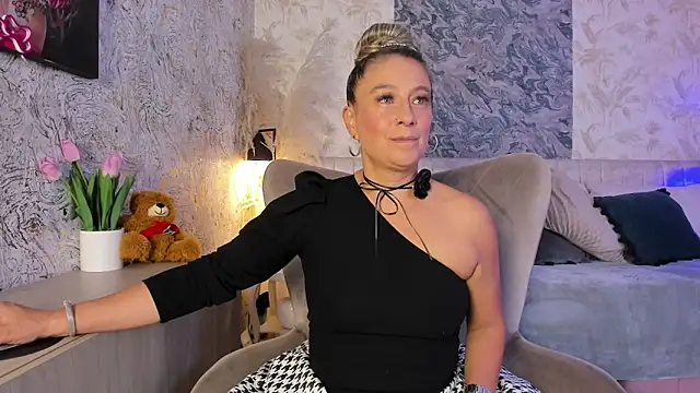 Liannaa  online show from 02.02.26