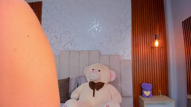 ScarlettWallace online show from 11.17.25