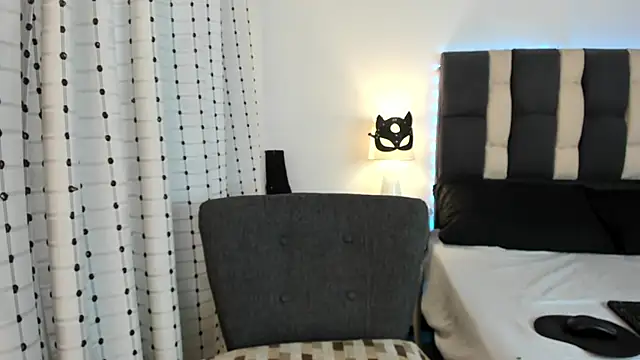 loverisu-coral online show from 11.27.25