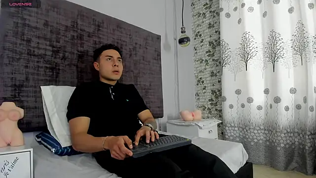 loverisu-coral online show from 03.18.26