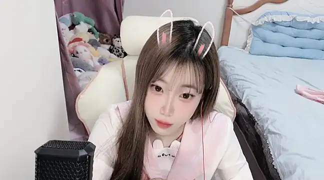 Snapshot of vivian-vv chatting on 03.02.25 vivian-vv online show from 03.02.25